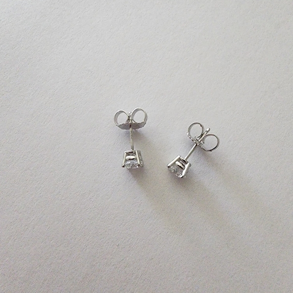 14kt White Gold Lab Diamond Stud Earrings 3.02 CT With CERT NO OFFERS ACCEPTED - Picture 4 of 6